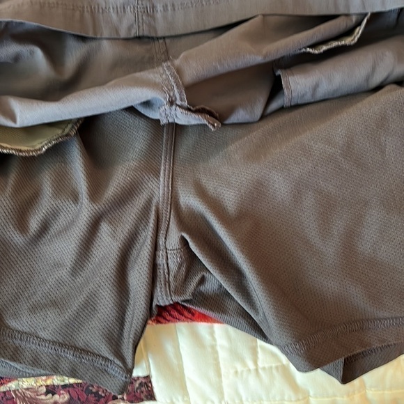 L.L. Bean Women’s gray skort, size large. Waist measures 16 inches. - Picture 6 of 6